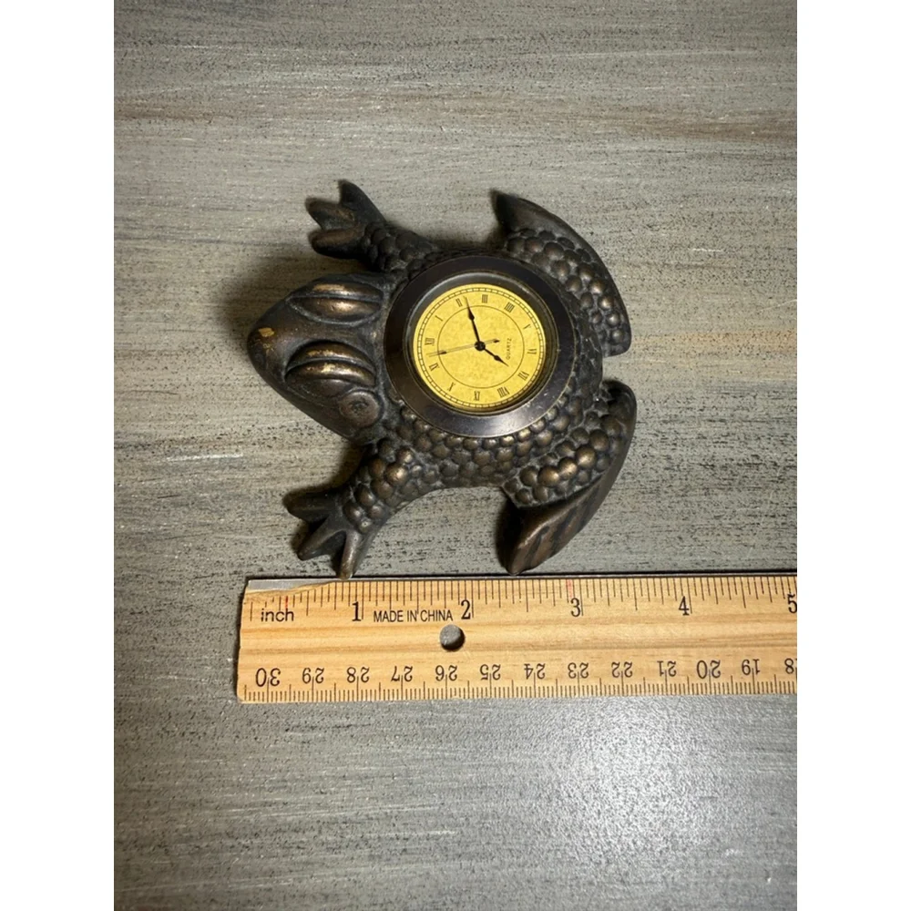vintage Pier 1 Imports brass frog-shaped desk clock